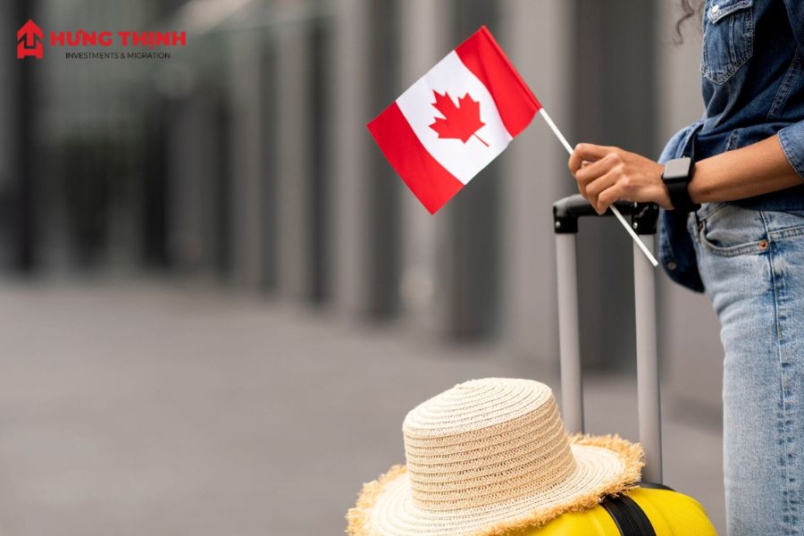 Người lao động nhập cư tìm hiểu chi phí định cư Canada.