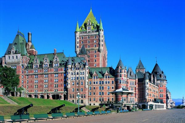 Quebec có một xã hội đa văn hóa, cởi mở và chào đón người nhập cư từ khắp nơi trên thế giới