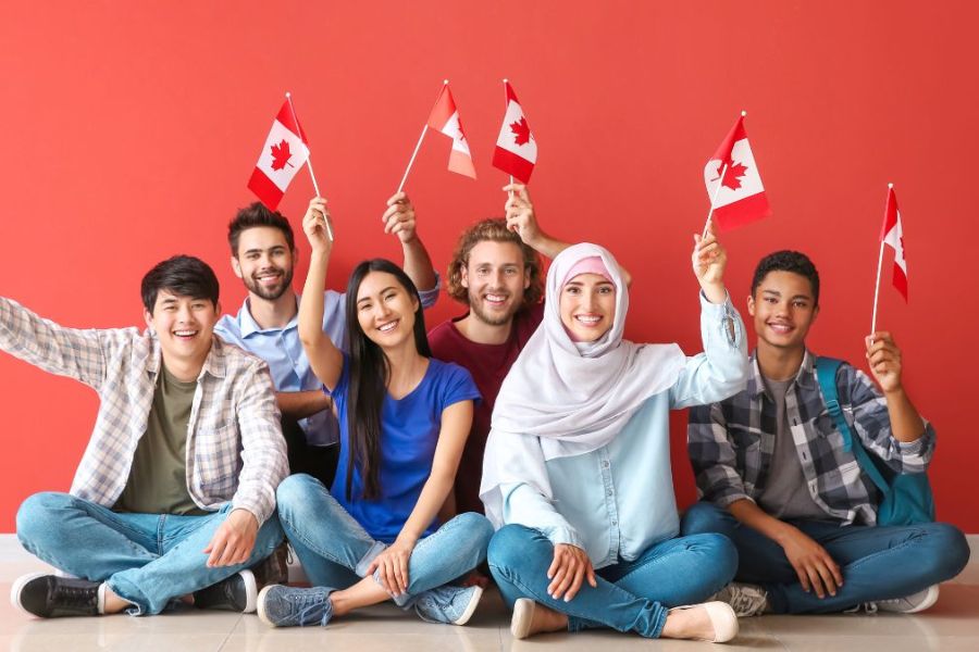 Canada được biết đến là một trong những quốc gia có chính sách nhập cư cởi mở và thân thiện đối với sinh viên quốc tế.