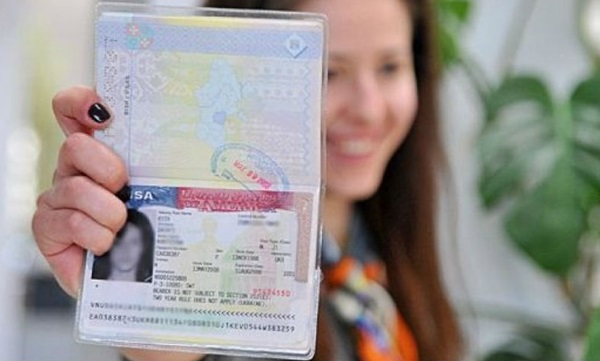 Với visa F1, tôi có thể trở về Mỹ sau một chuyến đi ngắn ngày ở nước ngoài không?